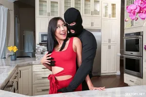 Người tình của con trai mặc đồ của má Anh xã đã khuất để bố vui nhưng bố Ông chồng đã…