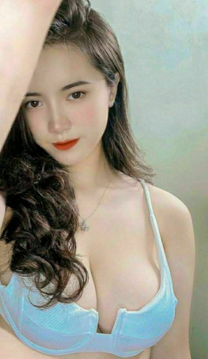 Người phụ nữ hấp dẫn thích chó đụ trên cam - Animal zoo sex